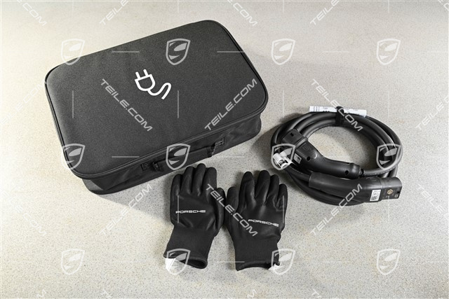 Connecting line / Charging cable with socket, lenght 4,5m