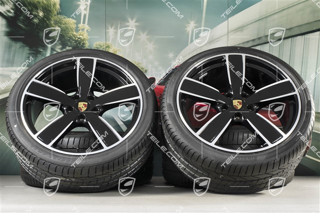 22" Sommerräder Satz Sport Classic, Felgen 10J x 22 ET48 + 11,5J x 22 ET61 + Pirelli Sommerreifen 285/35 ZR22 + 315/30 ZR22, Schwarz Hochglanz, mit RDK-Sensoren