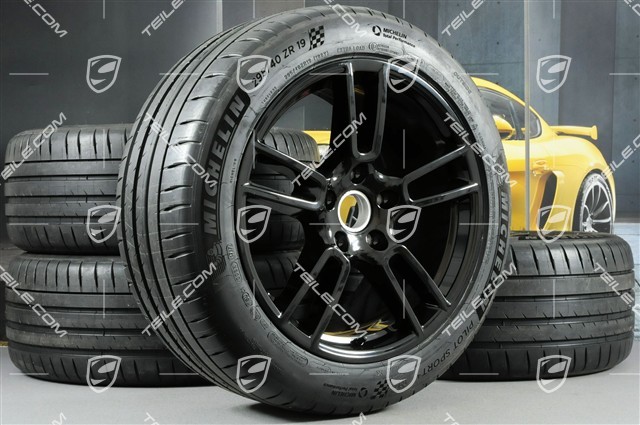 19" Sommerräder Satz "Panamera", Felgen 9J x 19 ET64 + 10,5 J x 19 ET62 + Michelin Sport 4 Sommerreifen 265/45 R19 + 295/40 R19,  in Schwarz