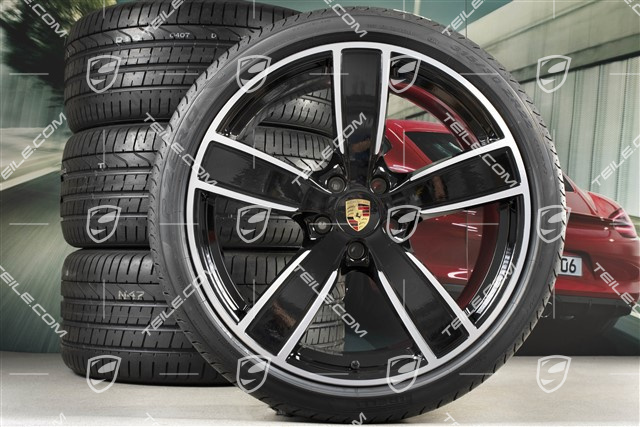 22" Sommerräder Satz Sport Classic, Felgen 10J x 22 ET48 + 11,5J x 22 ET61 + Pirelli Sommerreifen 285/35 ZR22 + 315/30 ZR22, Schwarz Hochglanz, mit RDK-Sensoren