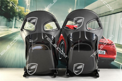 Schalensitze, Leder, schwarz, mit geprägtem Porsche Wappen, L+R