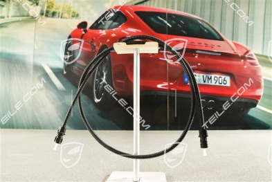 Connecting line, window cleaning system washer line, rear window washer hose