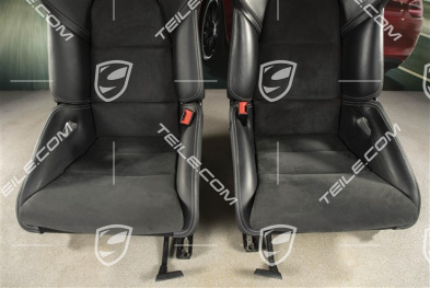 Sportschalensitze, klappbar, Leder/Alcantara, schwarz, Naht in Silber, Schriftzug "Spyder", Satz L+R