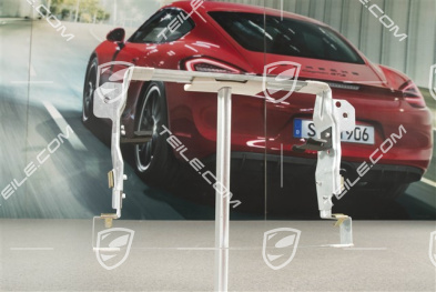 Dashboard, Retaining frame / support, centre