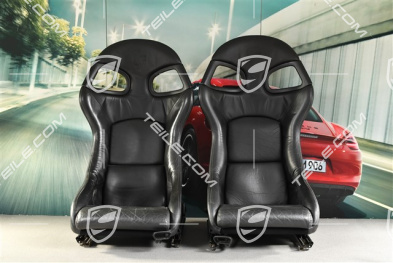 Schalensitze, Leder, schwarz, mit geprägtem Porsche Wappen, L+R