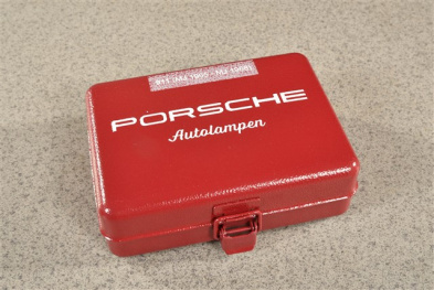 Pudełko z zapasowymi żarówkami i bezpiecznikami / 12V, do Porsche 911 model F od 1965 do 1968 r.